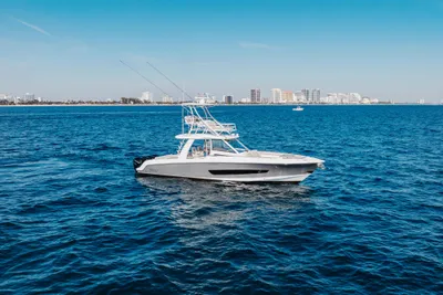 2017 Boston Whaler 420 Outrage