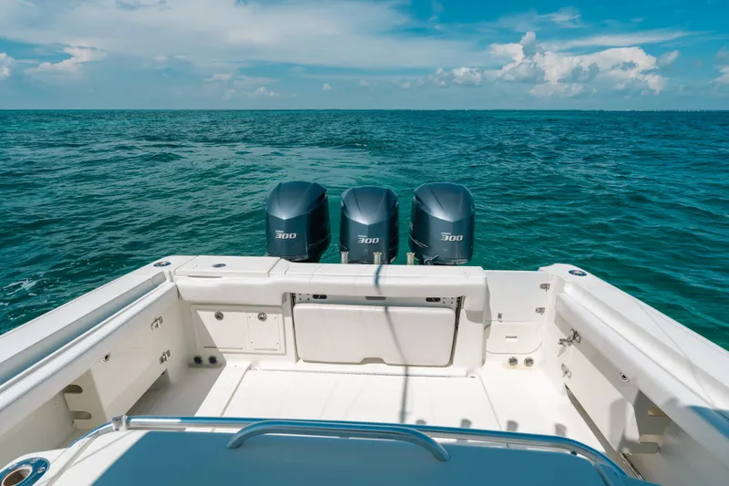  Yacht Photos Pics 2008 Hydra-Sports Vector 3300 CC boat with triple 300 HP engines on open sea.