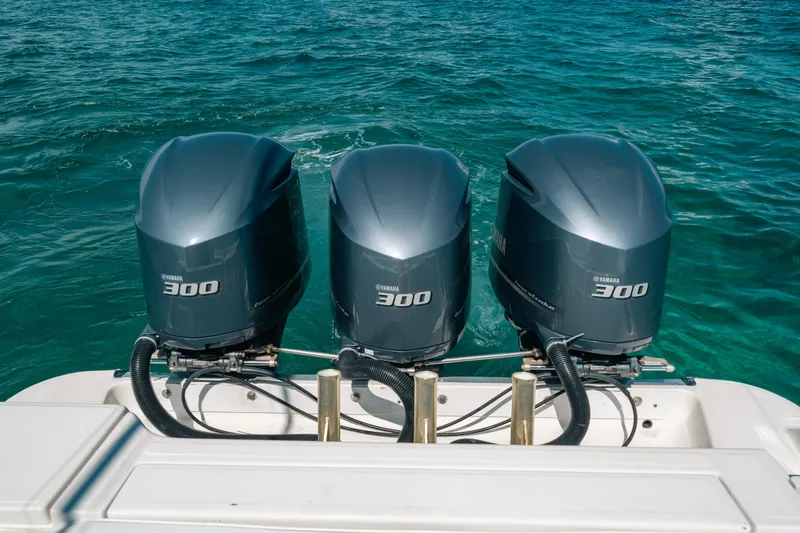  Yacht Photos Pics Triple Yamaha 300 engines on a 2008 Hydra-Sports Vector 3300 CC in clear blue water.