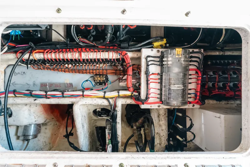  Yacht Photos Pics Electrical wiring system inside a 2008 Hydra-Sports Vector 3300 CC boat.