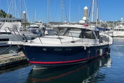 Cutwater C-30 Sedan