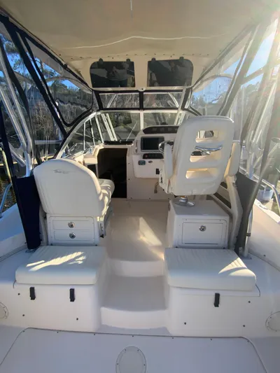 On Wine Time Yacht Photos Pics 2009 Grady-White Chesapeake 290 boat interior with helm and seating area.