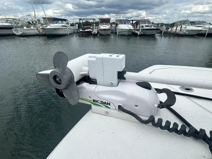  Yacht Photos Pics Trolling motor on a 2018 Sea Fox 288 Commander boat docked at a marina.