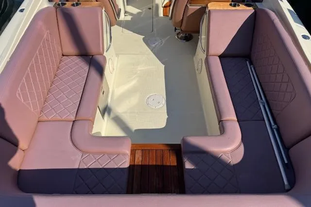 Snippy Yacht Photos Pics 2019 Chris-Craft Launch 30 interior with luxurious seating and elegant design.