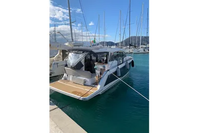 Sealine C330