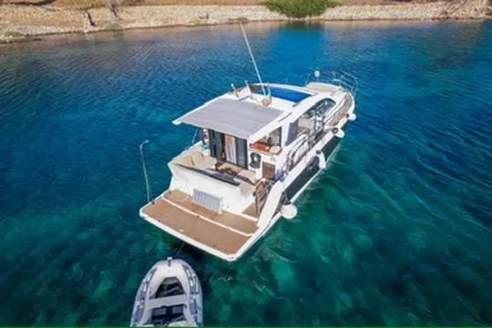  Yacht Photos Pics 2016 Sealine C330 yacht on clear blue water, aerial view.