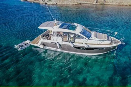  Yacht Photos Pics 2016 Sealine C330 yacht on clear blue water, aerial view.