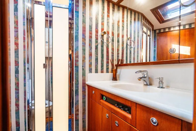 Sea D Yacht Photos Pics 