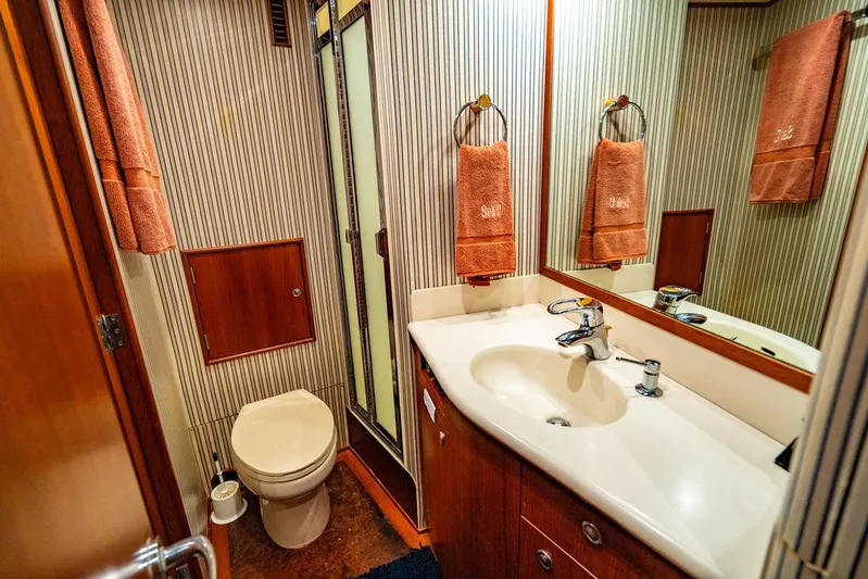 Sea D Yacht Photos Pics 