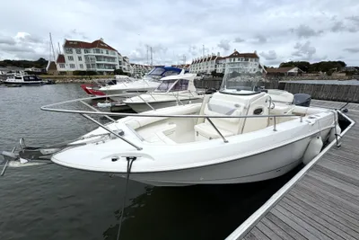 Boston Whaler 250 Outrage