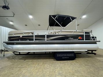 Sun Tracker 25 Party Barge