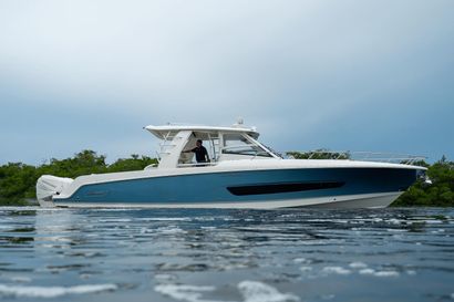2017 42' 7'' Boston Whaler-420 Outrage Fort Myers, FL, US