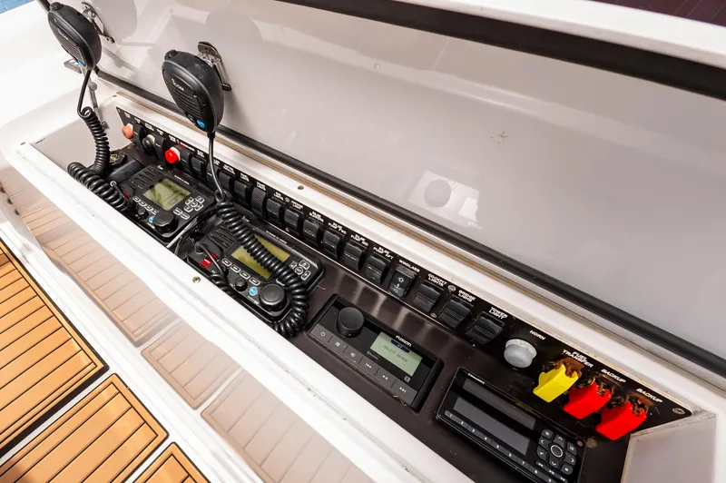 Ellie Wins Yacht Photos Pics 