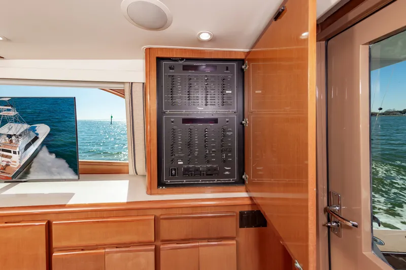 Ellie Wins Yacht Photos Pics 