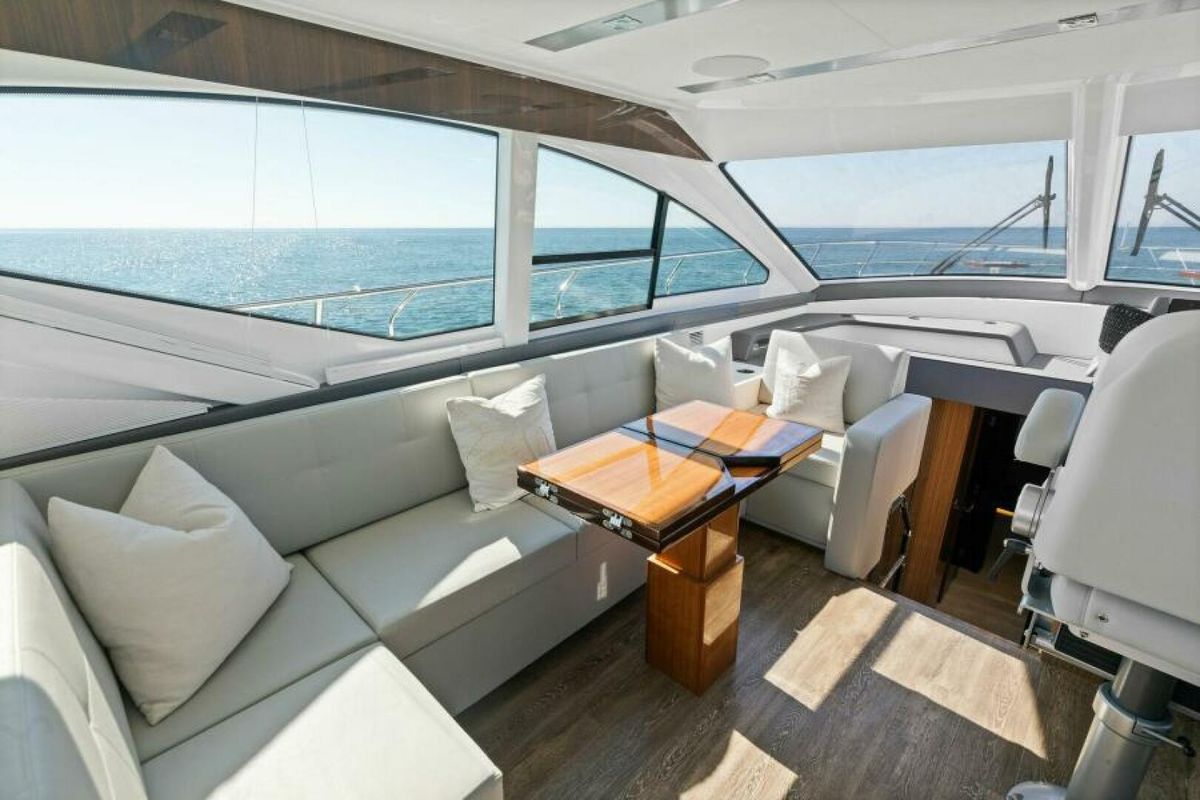 2018 Cruisers Yachts 59 