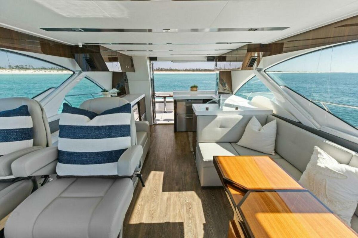 2018 Cruisers Yachts 59 