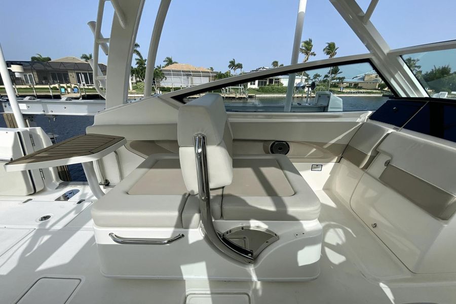 2022 Boston Whaler 280 Vantage