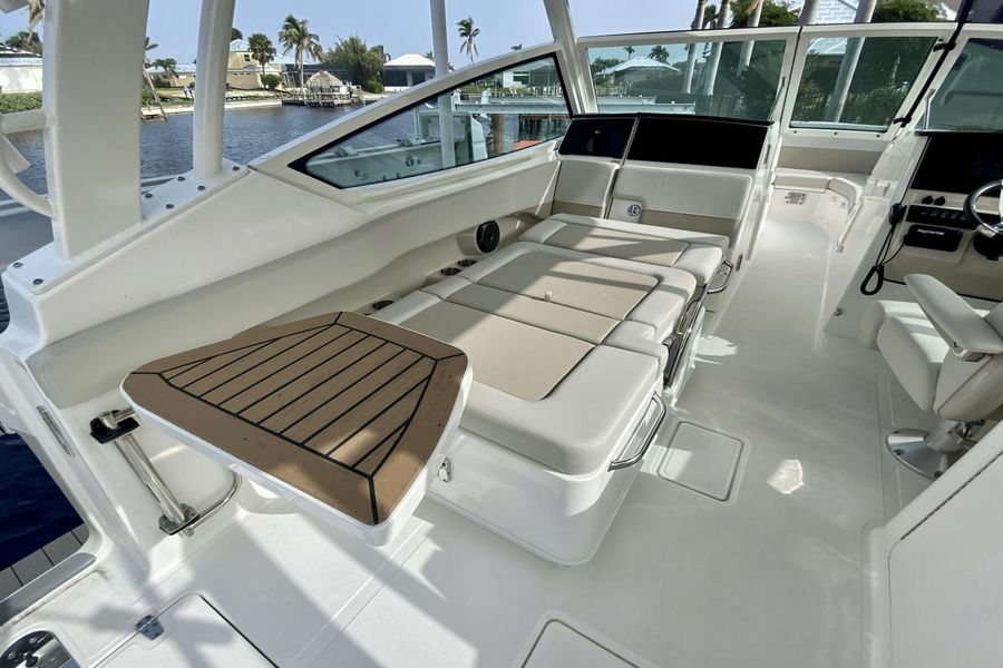 2022 Boston Whaler 280 Vantage