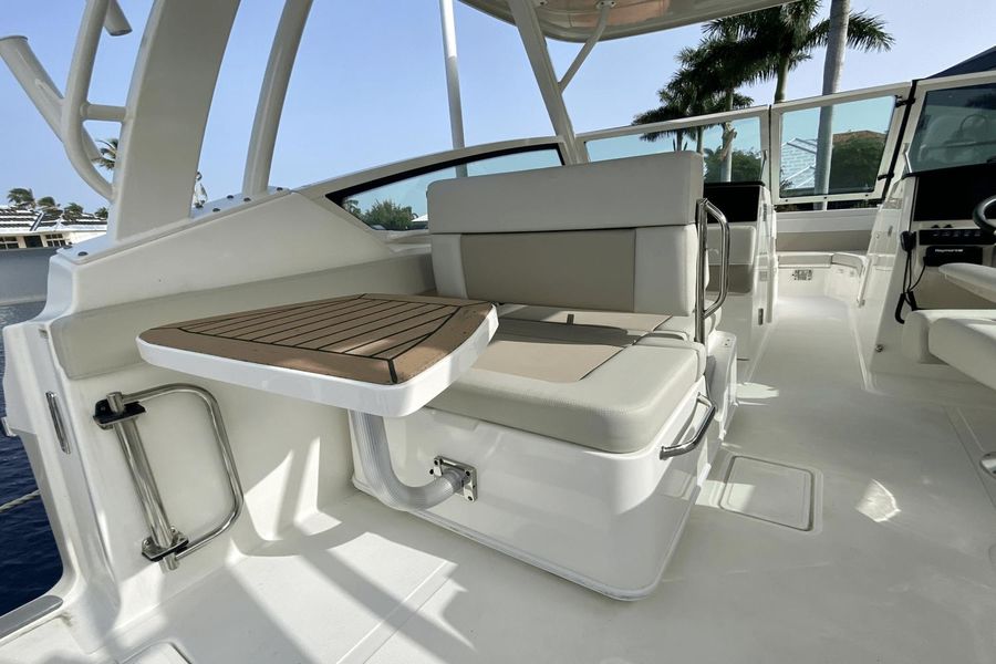 2022 Boston Whaler 280 Vantage