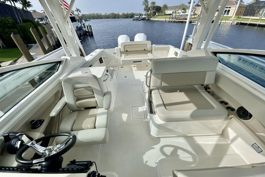 2022 Boston Whaler 280 Vantage