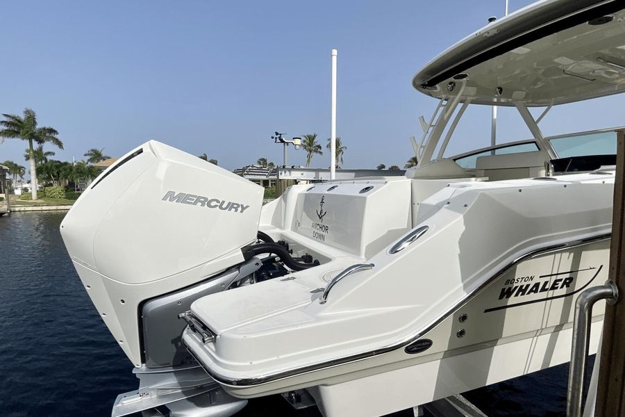 2022 Boston Whaler 280 Vantage