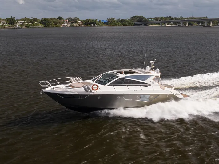 Dominus Yacht Photos Pics 