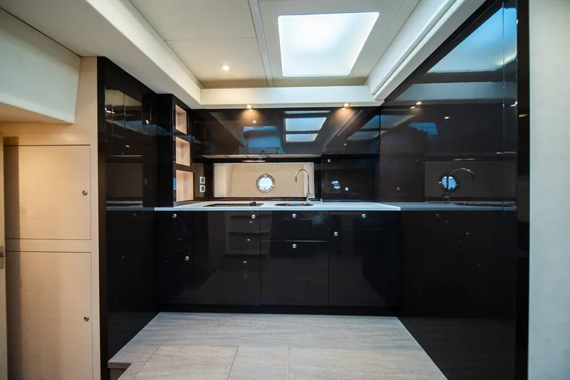 Dominus Yacht Photos Pics 