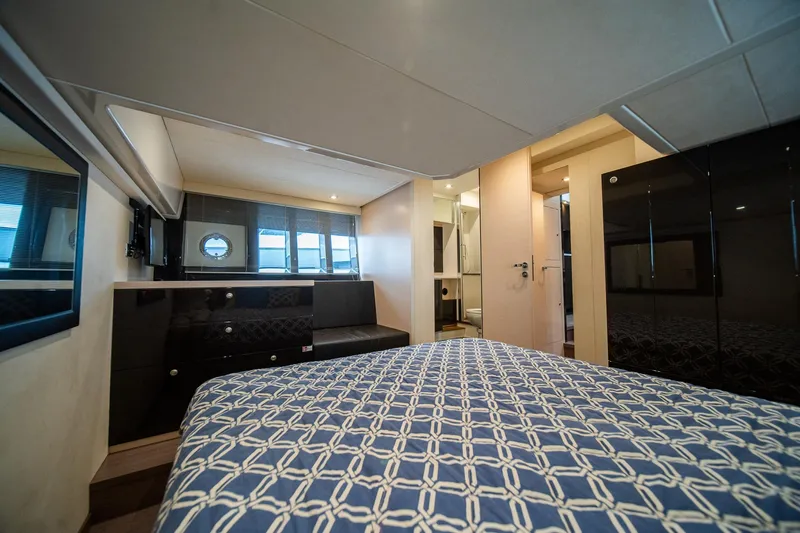 Dominus Yacht Photos Pics 