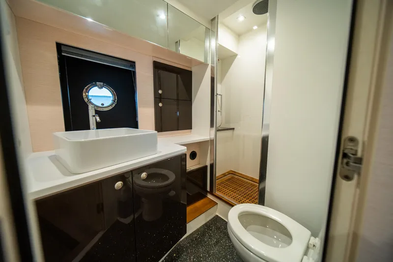 Dominus Yacht Photos Pics 