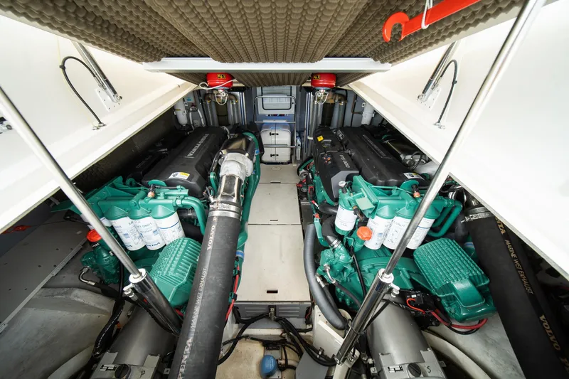 Dominus Yacht Photos Pics 