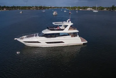 Prestige 680 Flybridge