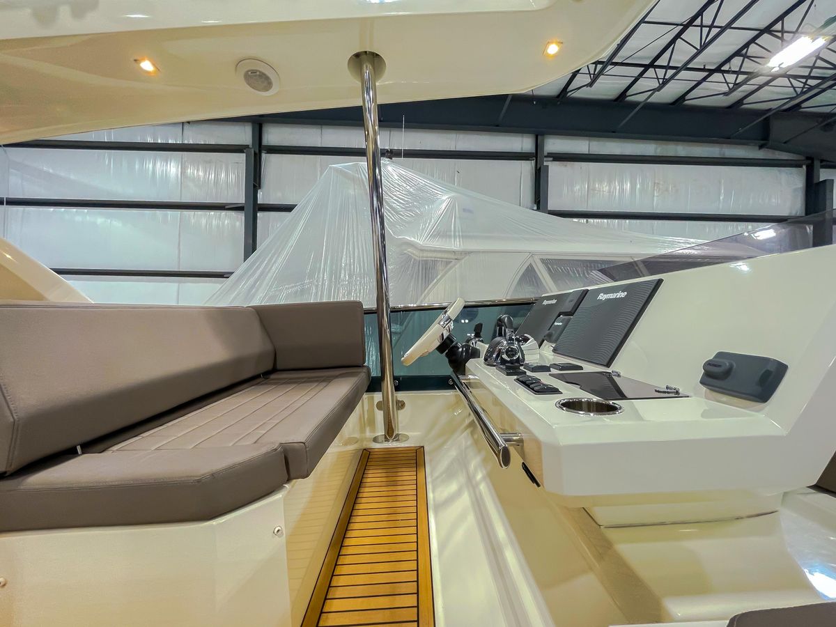 2016 Prestige 68 