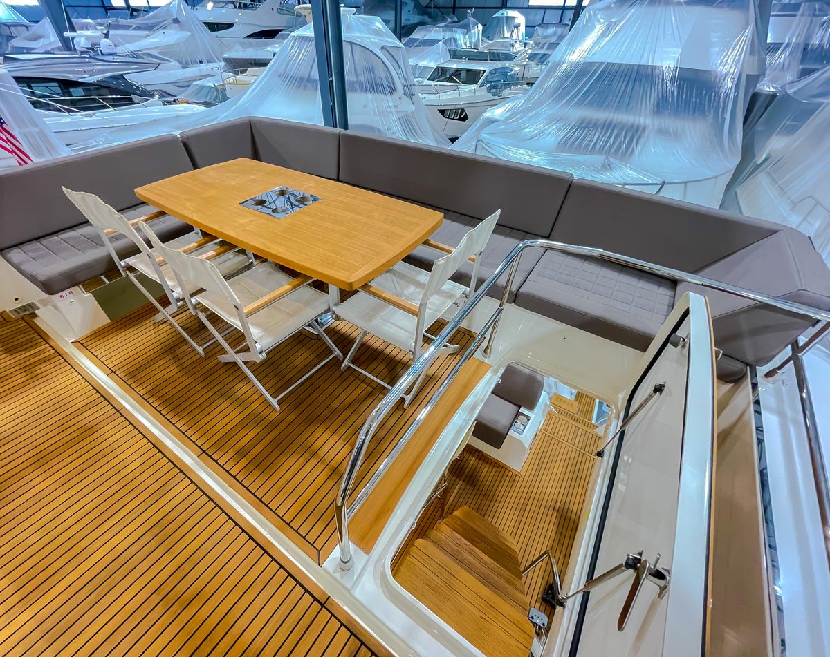 2016 Prestige 68 