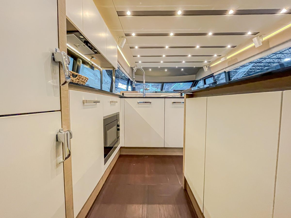 2016 Prestige 68 