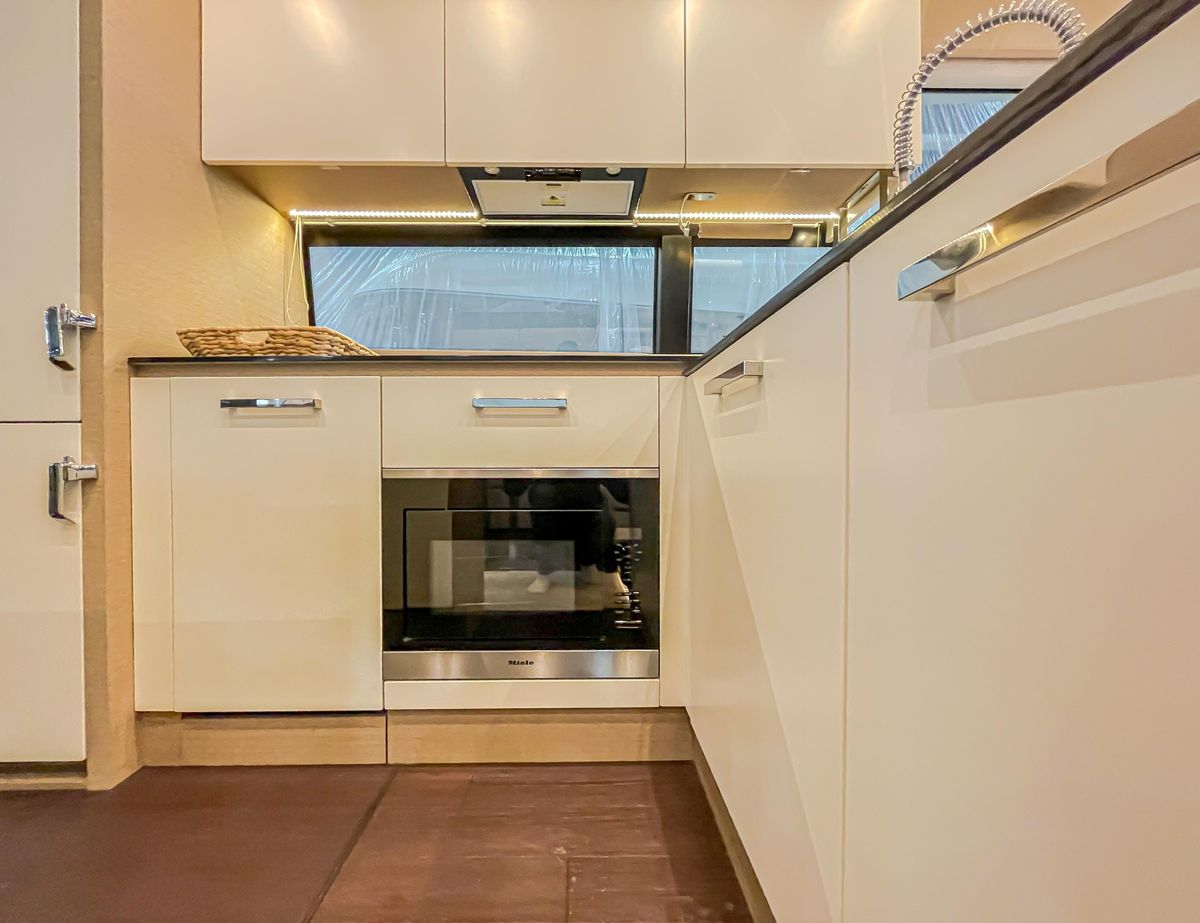 2016 Prestige 68 