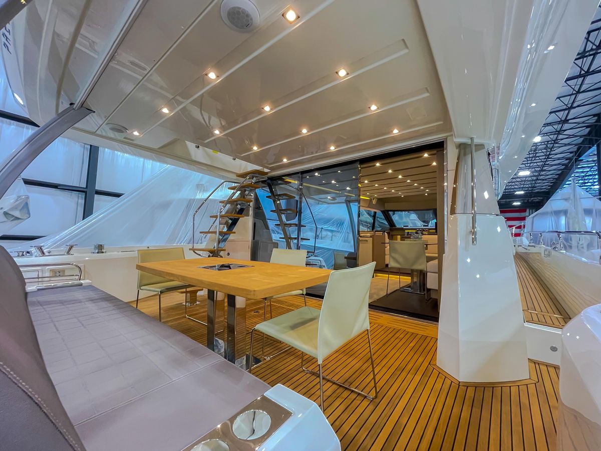 2016 Prestige 68 