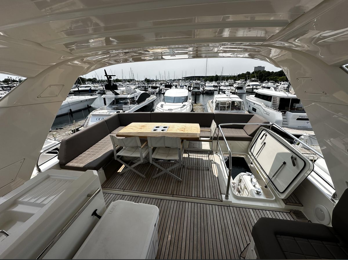 2016 Prestige 68 