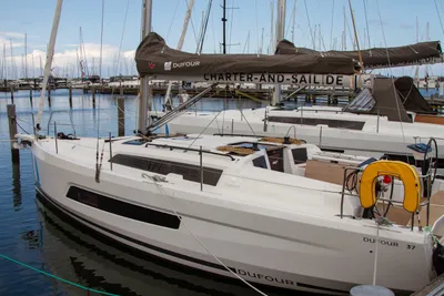 2025 Dufour 37