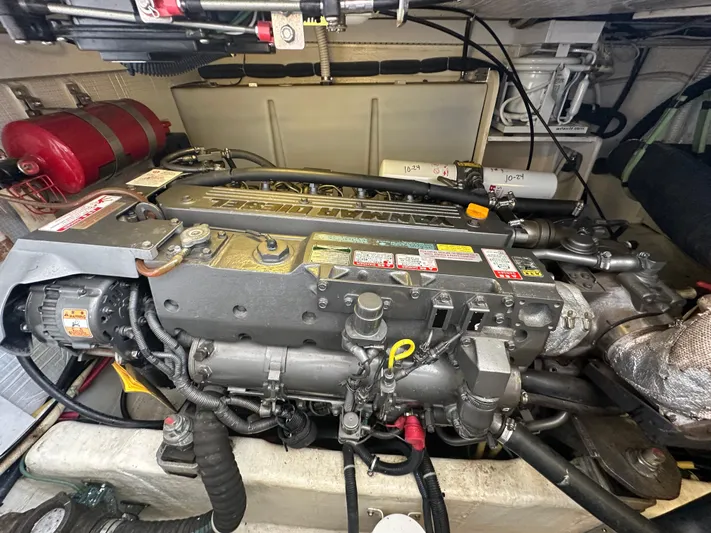 Bay Saddle Yacht Photos Pics Engine compartment of a 2005 Sabre 38 Hardtop Express boat, showcasing detailed machinery.