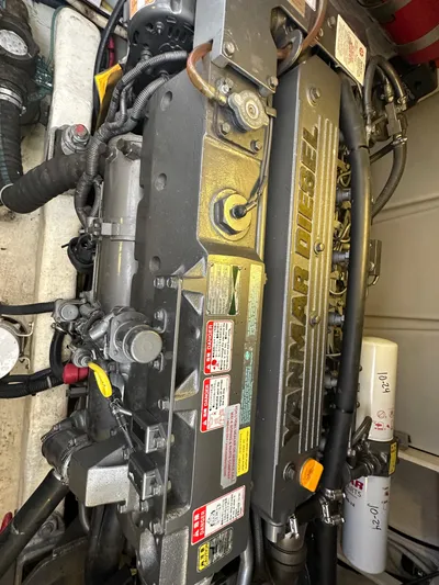 Bay Saddle Yacht Photos Pics Yanmar diesel engine in a 2005 Sabre 38 Hardtop Express boat.