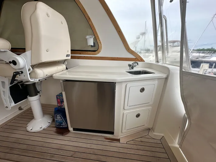 Bay Saddle Yacht Photos Pics 2005 Sabre 38 Hardtop Express interior with chair, sink, and storage drawers.
