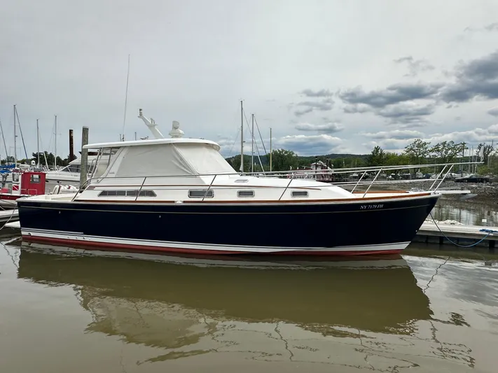 Bay Saddle Yacht Photos Pics 