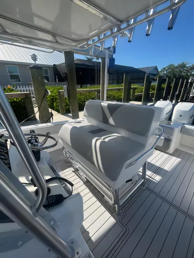  Yacht Photos Pics 2006 SeaVee 340 boat interior with seating and steering console, docked under clear blue sky.