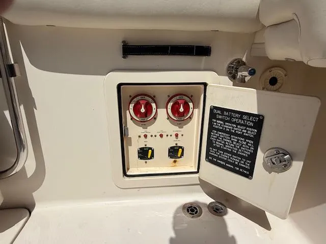 336-311 Brokerage Ron Yacht Photos Pics Control panel on a 2018 Grady-White Canyon 336 boat with dual battery switches.