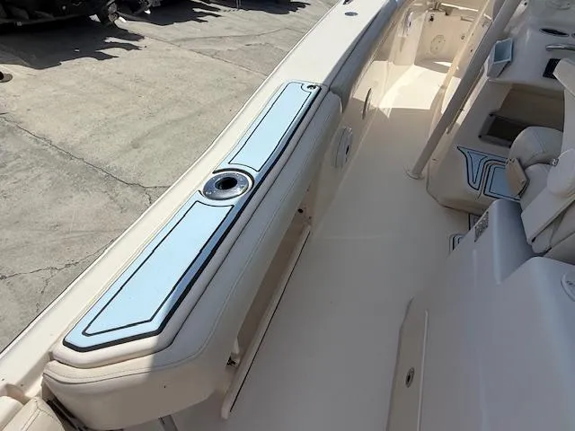 336-311 Brokerage Ron Yacht Photos Pics 2018 Grady-White Canyon 336 boat interior, featuring sleek seating and deck design.