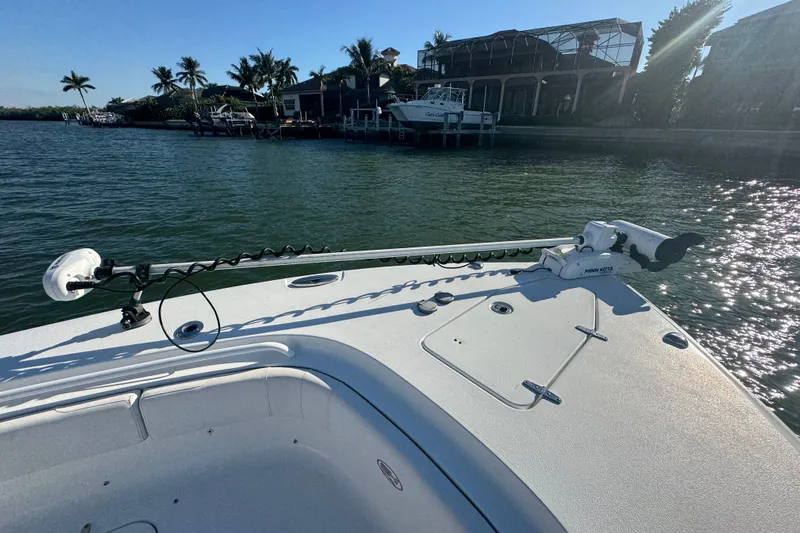  Yacht Photos Pics 2021 Sea Hunt Gamefish 30 boat with forward seating, featuring a Minn Kota trolling motor.