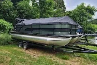 Bentley Pontoons Legacy 223 Navigator