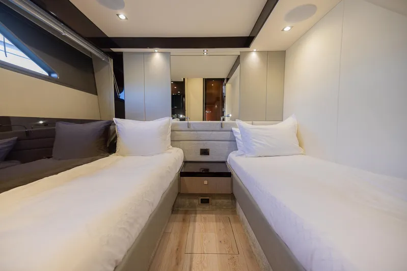Sea Zar Yacht Photos Pics Luxurious twin bedroom in 2019 Sunseeker Manhattan 66 yacht.