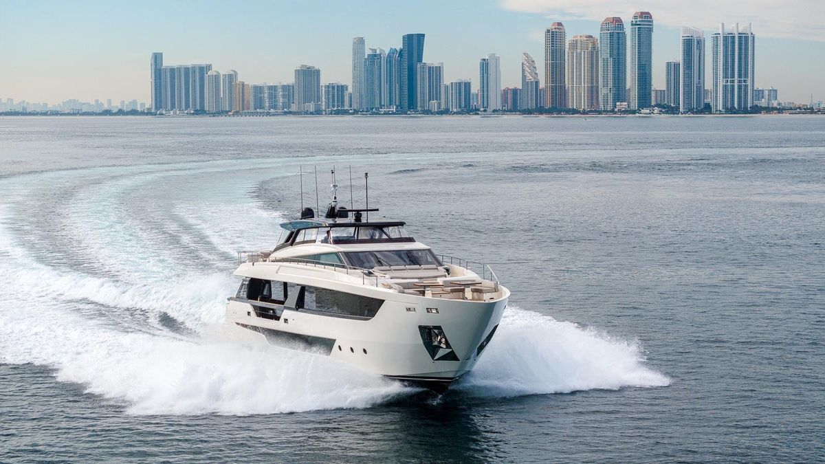 2022 Ferretti Yachts 98 