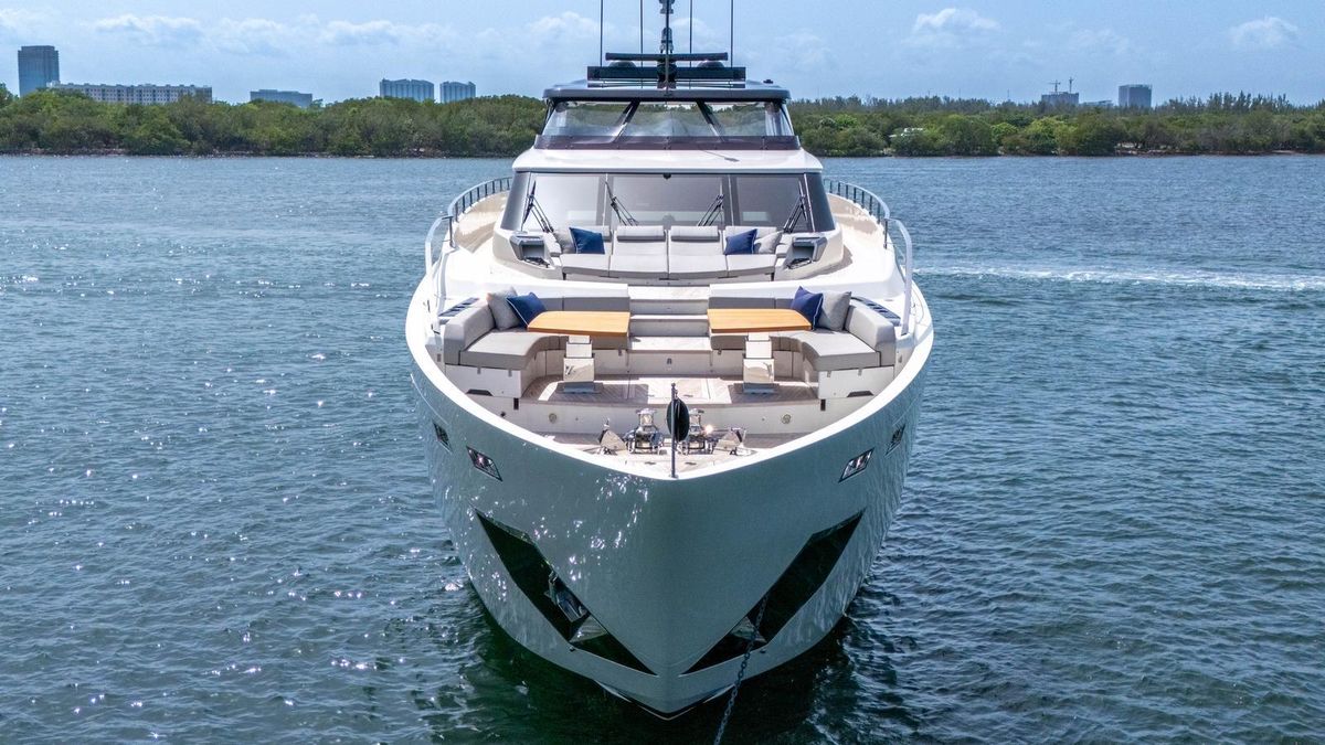 2022 Ferretti Yachts 98 
